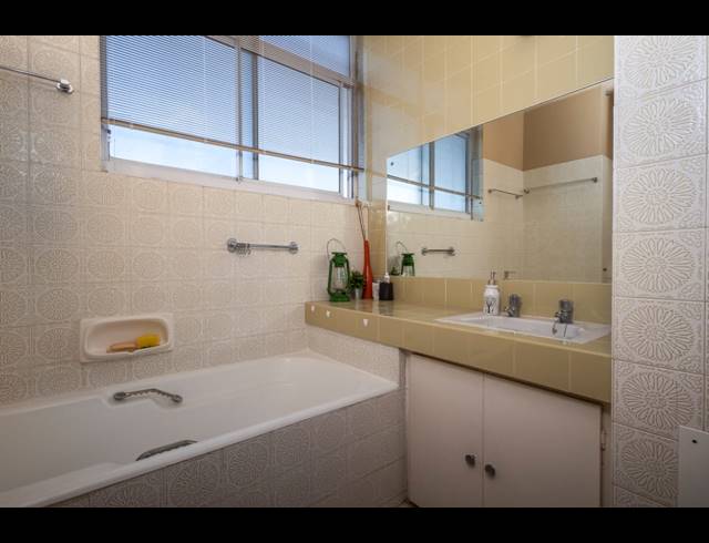 2 BEDROOM FLAT FOR SALE IN WESTRIDGE